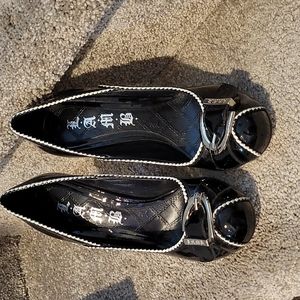 Women's shoes